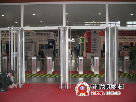 捷顺科技携创新停车场设备亮相2011年南京安防展，智慧停车成焦点