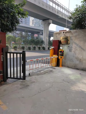 铜川小区停车场系统升级 让出入更便捷，安全有保障